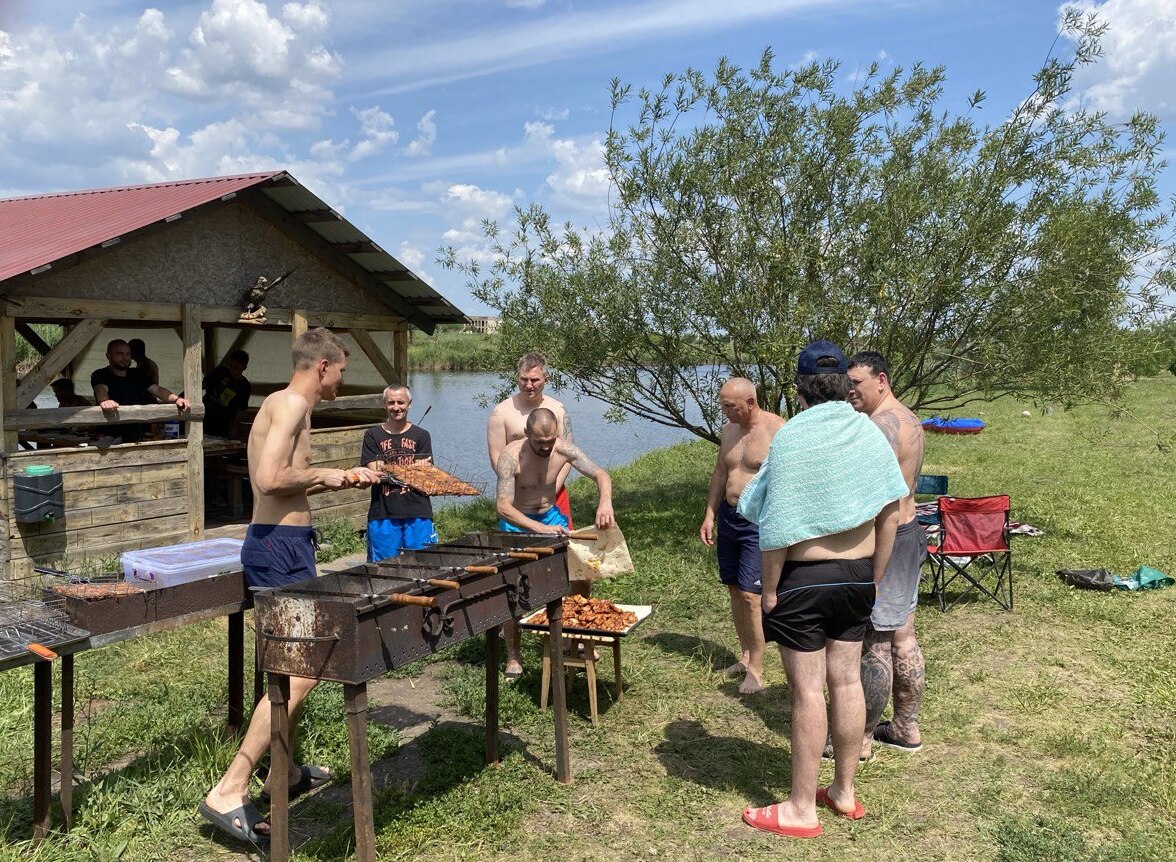 Спільний відпочинок учасників центру на річці